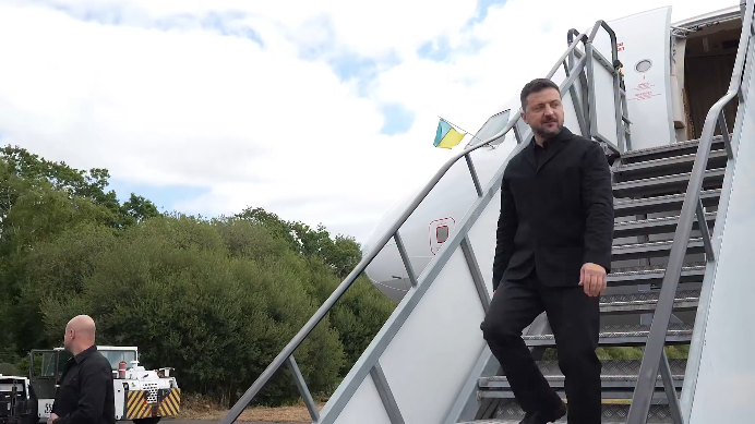 Зеленський прибув до Великої Британії
